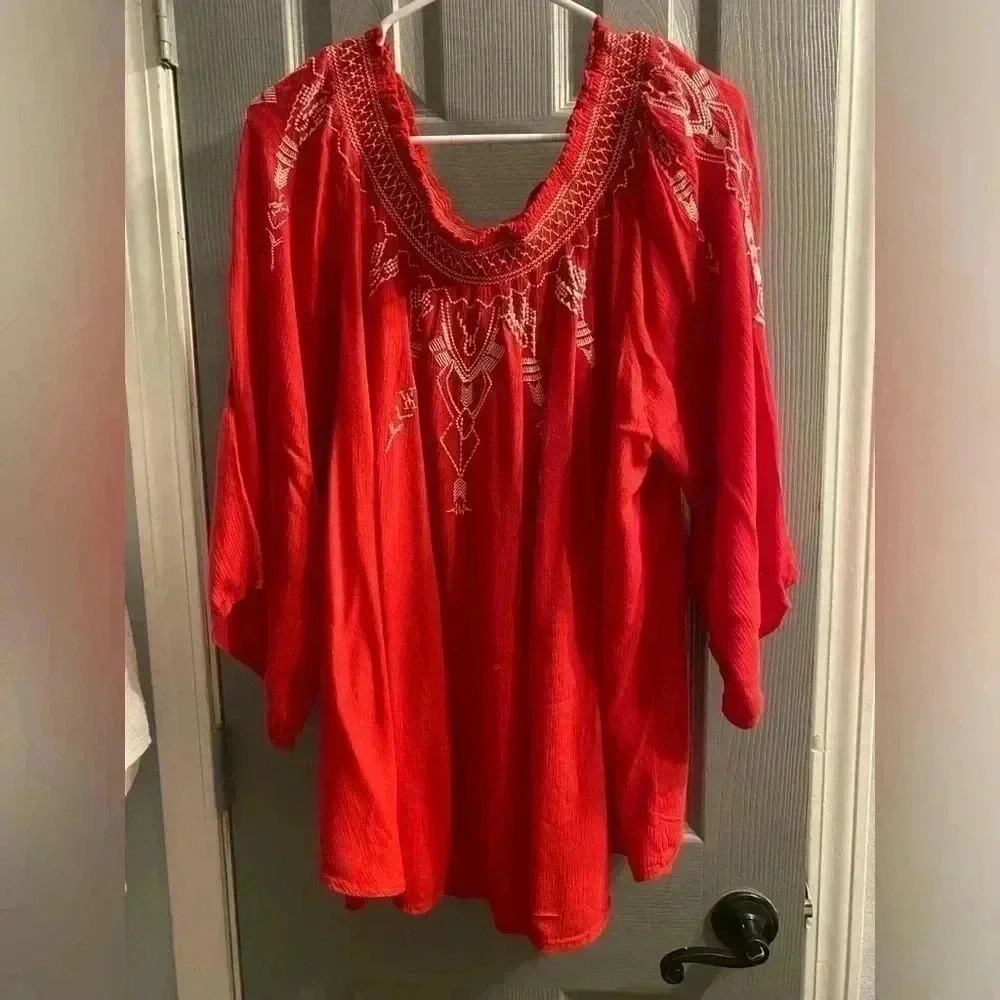 Terre Bleue Women’s Embroidered Peasant top in Racing Red with white design XXL